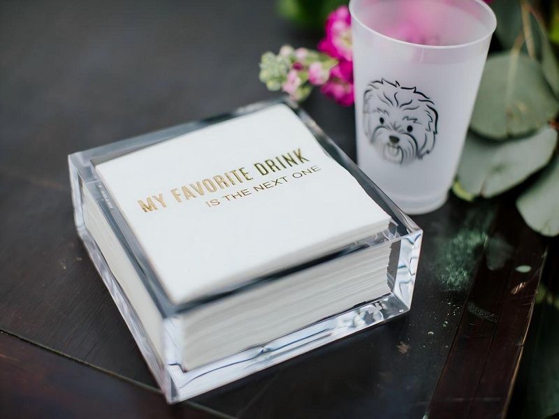 Hur skiljer sig Cocktailservetter från andra typer av servetter när det gäller storlek och funktion?